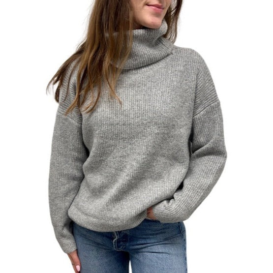 Turtleneck Sweater in Heather Grey
